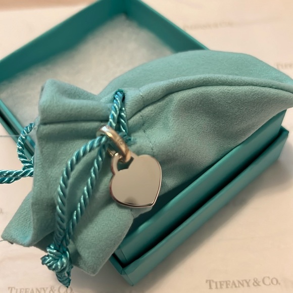 100% Authentic Tiffany&Co SS Charm with clasping ring - NEW - Picture 4 of 7